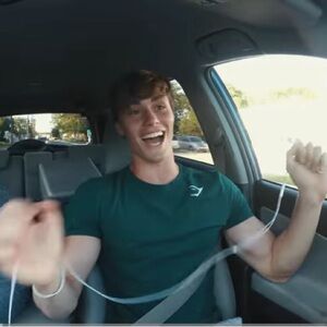 GYMSHARK - SIZE MEDIUM / SMALL